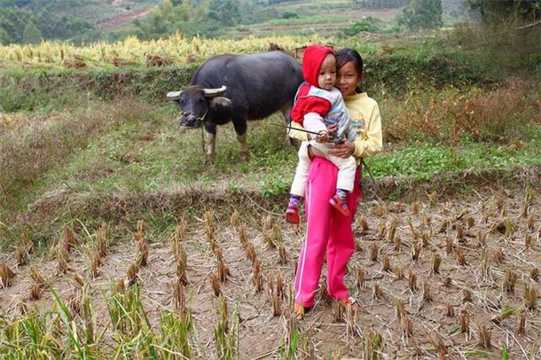 农村老话"两个女儿上等人"下句是啥,有道理吗?