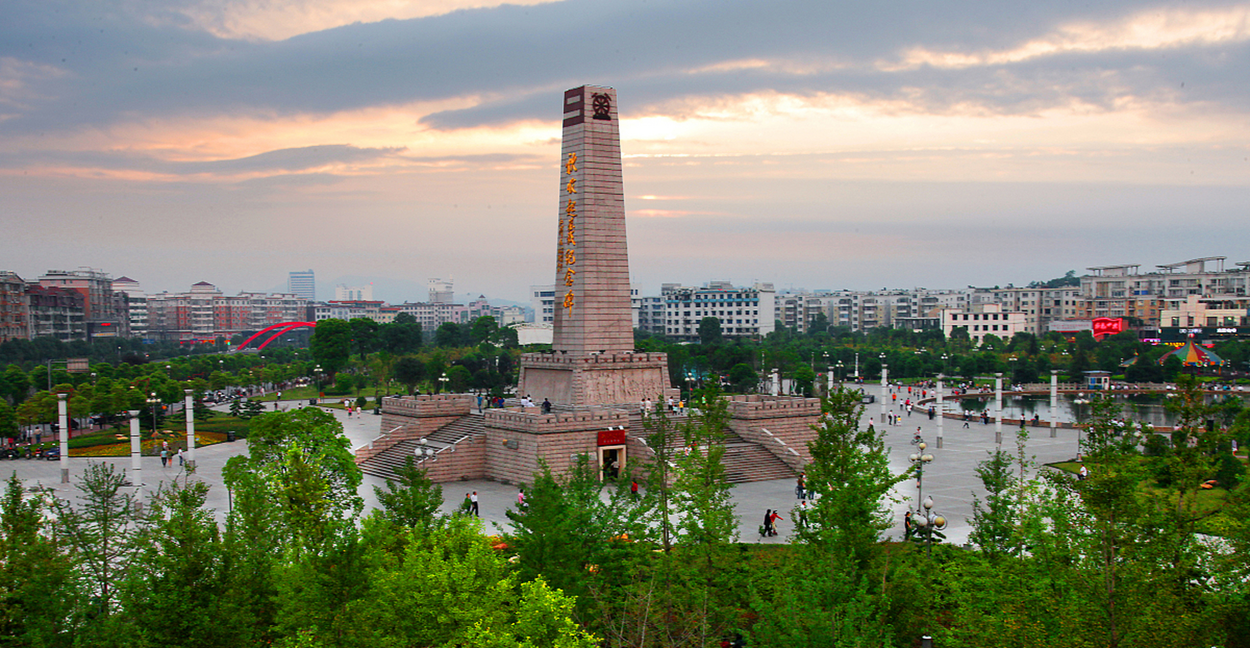 江西十大地标建筑,都是江西的名片: 1,南昌绿地中心双子塔 4a景区 2