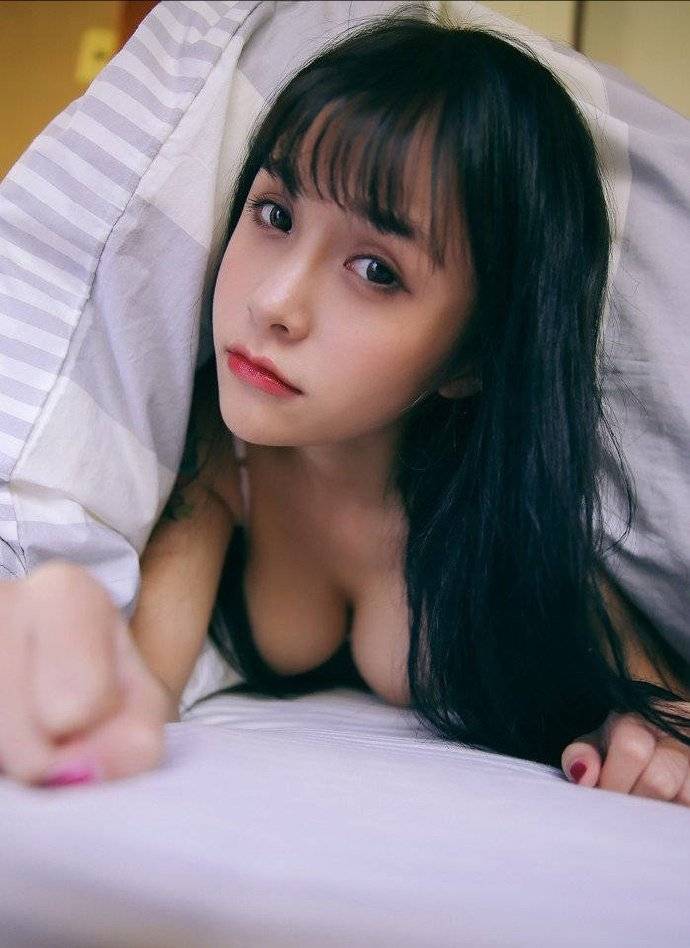 顾城:《一代人》解读,一双黑色的眼睛给了多少人以璀璨的光明!