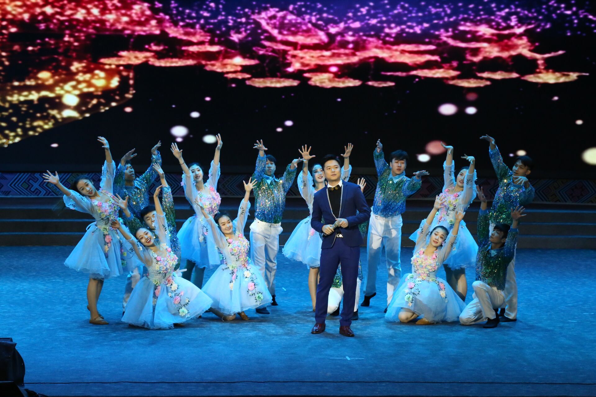 南宁市群众艺术馆教师专场演出在民歌湖上演