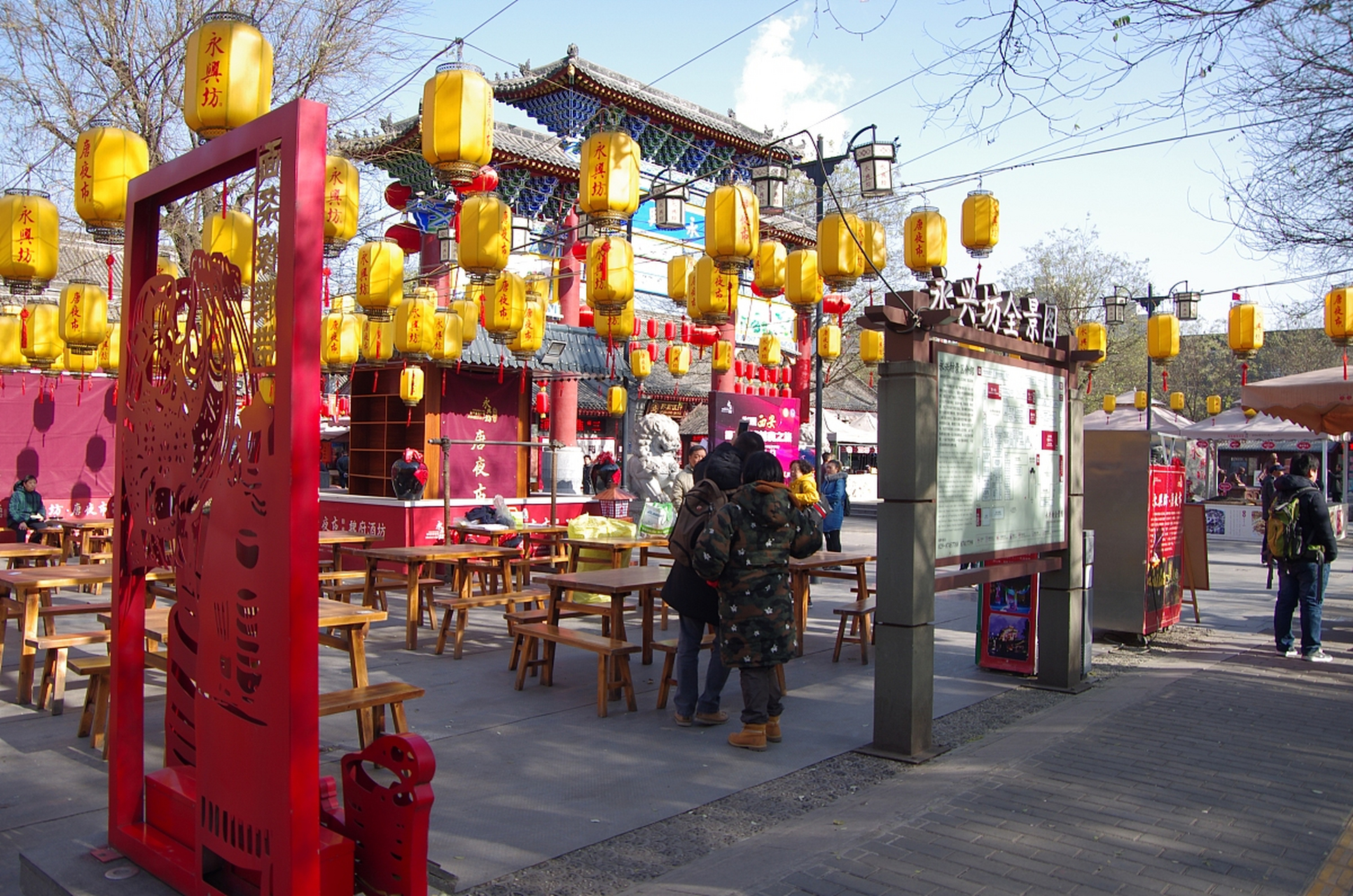 嬉行记# 敦煌商业步行街是敦煌市中心的一条历史悠久,繁华热闹的梢档