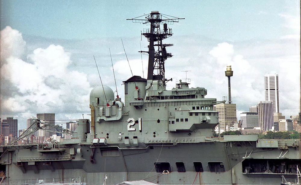 "墨尔本"号航空母舰 中国海军接触的第一艘航母