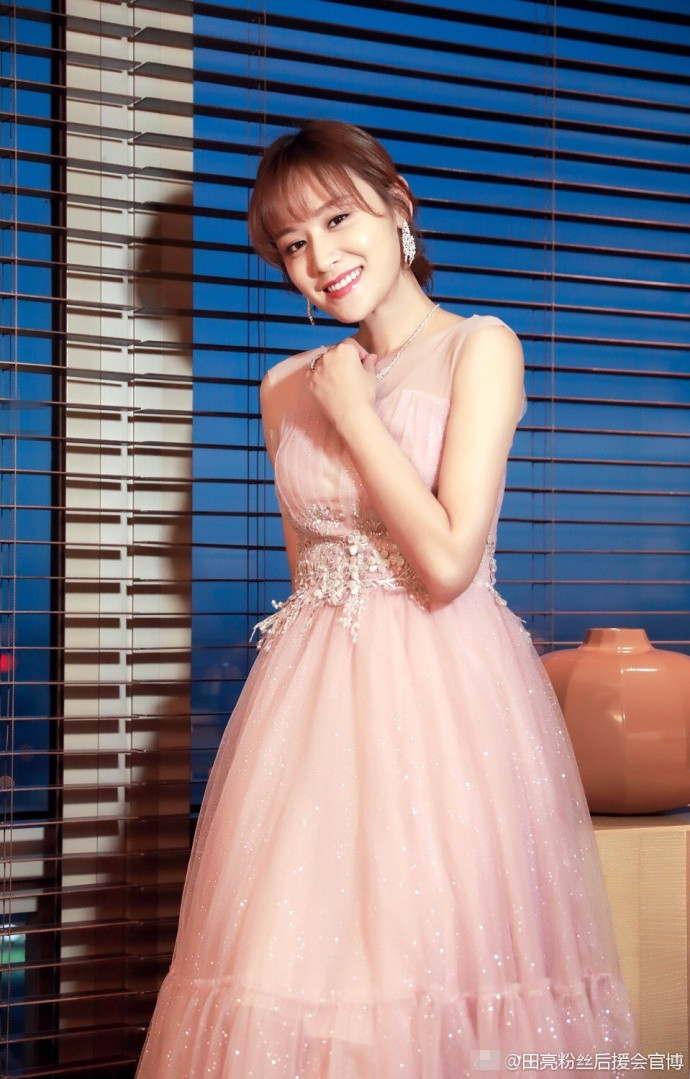 田亮与姚明同框,身高不够老婆帮忙,叶一茜p图亮了