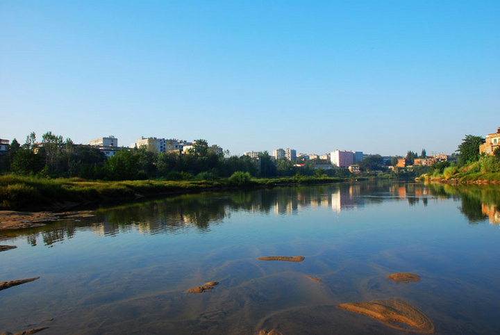 浠水河生态综合整治工程回迁房项目2号,3号楼封顶竣工