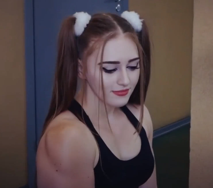 "金刚芭比"火了,天使面孔魔鬼身材,网友:还有必要找男朋友吗