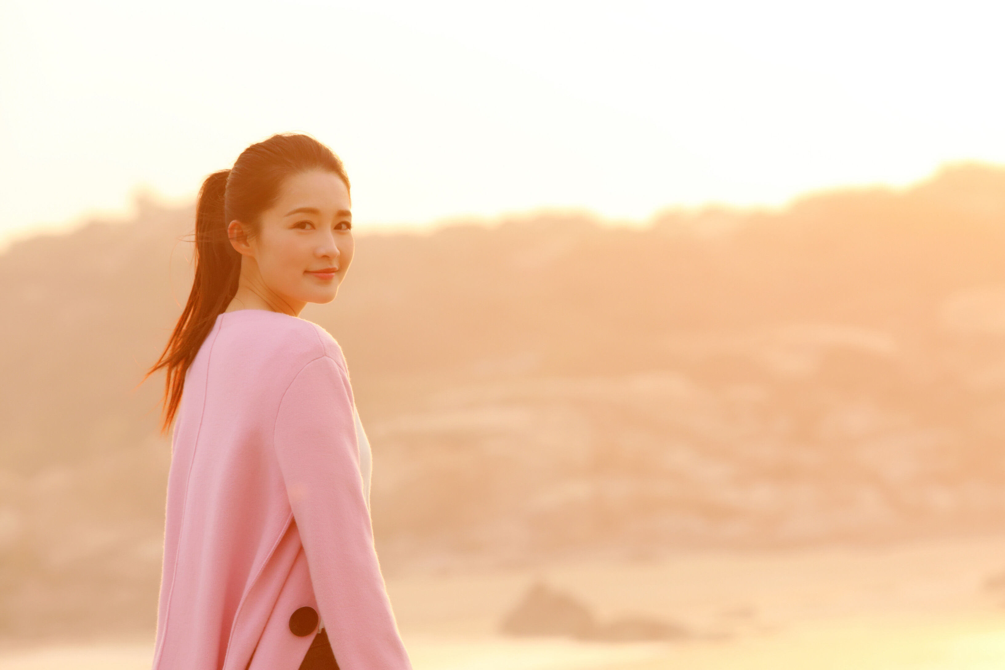 李沁上演"回眸杀",魅力四射,网友:这次真的吸引到我了