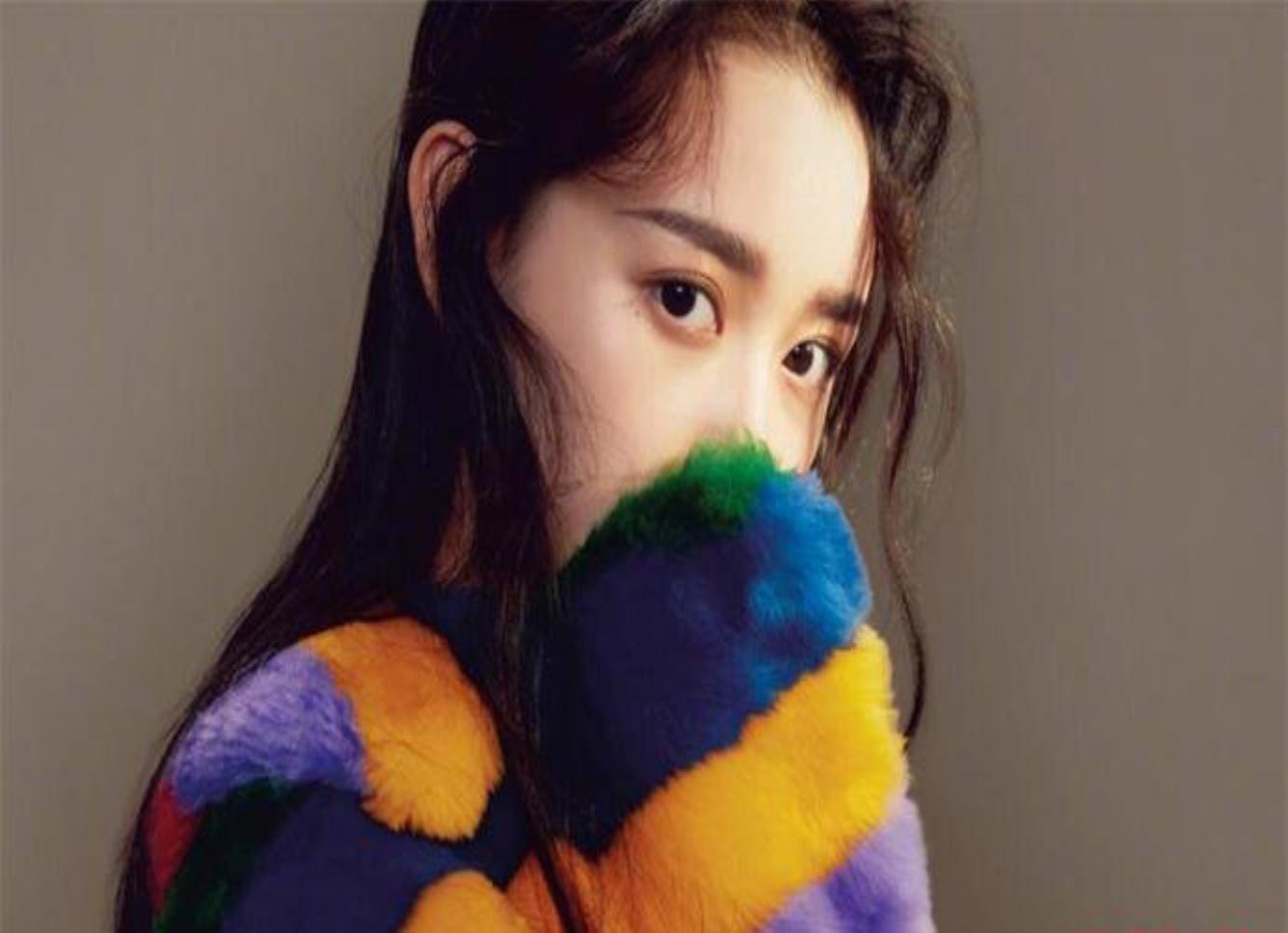 大家都关注蒋依依孙珍妮,这位艺考生也开始走红,身材高挑气质好