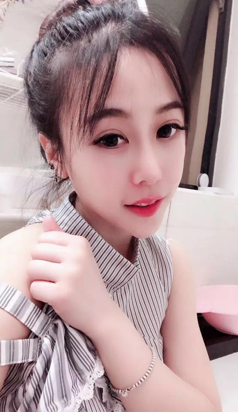 冯提莫整容实锤?斗鱼主播卡卡晒合影旧照,网友:这回没得说了吧
