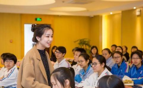 教师上课时拉肚子去厕所,被巡班发现,认为是教学事故,合理吗?