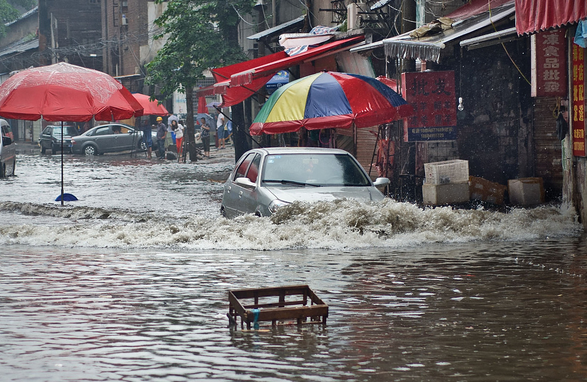 十年最大规模的暴雨天气,这样的恶劣天气不仅会给我们的生活带来不便