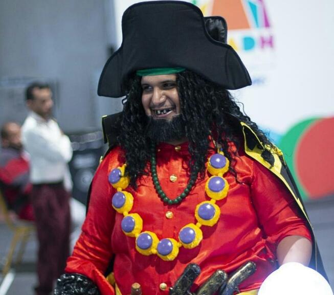 海贼王:国外大佬硬核cos黑胡子,左手震震果实,右手暗暗果实