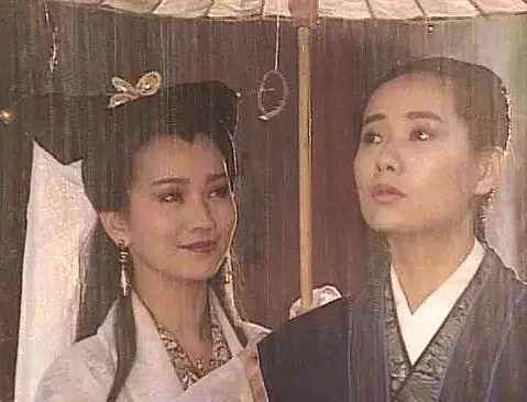 同是许仙白素贞雨中打伞,原装,高仿都忍了,看到直男版瞬间笑喷