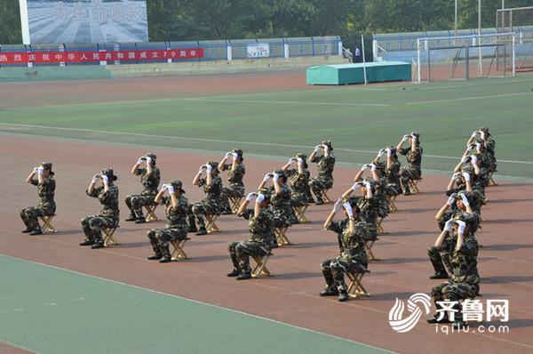 军体拳,战术与战地救护 潍坊学院2019级新生军训汇报上演精彩表演