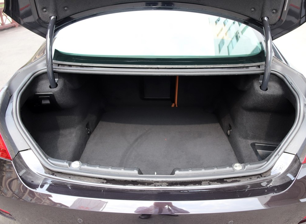 宝马6系,炫酷漂亮的外观,颇受年轻人欢迎