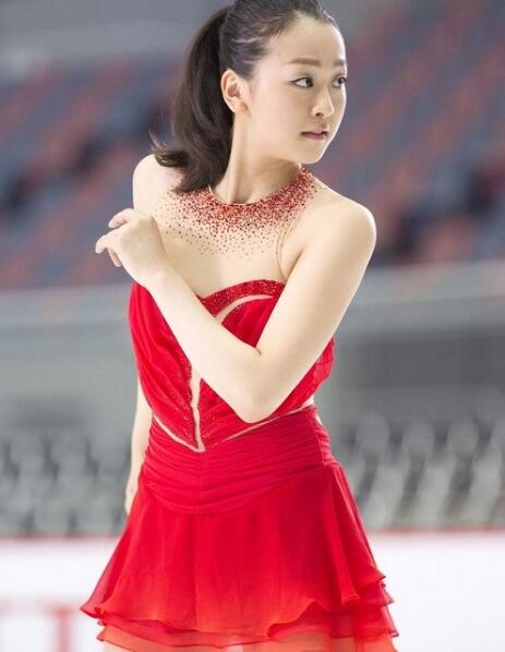 花样滑冰:为什么比赛服装都是肉色的,看完这个你就知道了