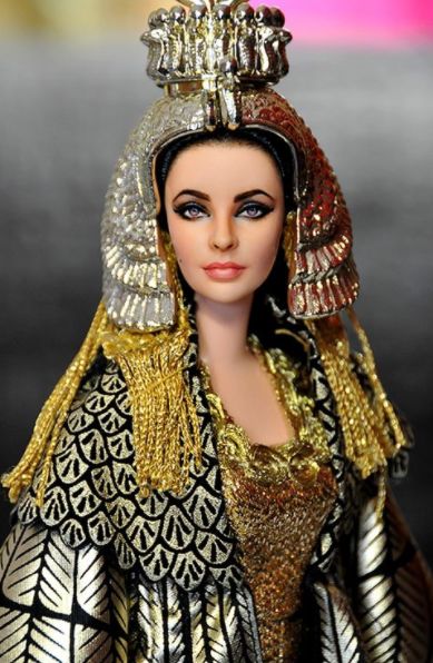 她是埃及最美丽的国王,一生男人无数,最后死在监狱里