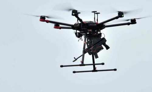 中国新型无人机亮相!悬挂一把冲锋枪,背后作用令人意想不到