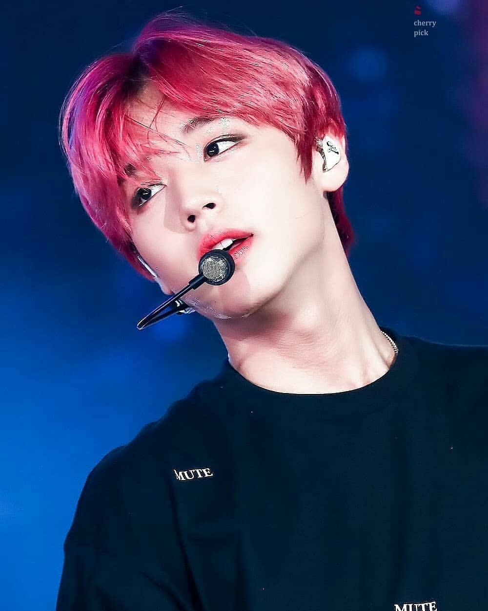 "wink男"朴志训红发造型合集,网友:颜即正义