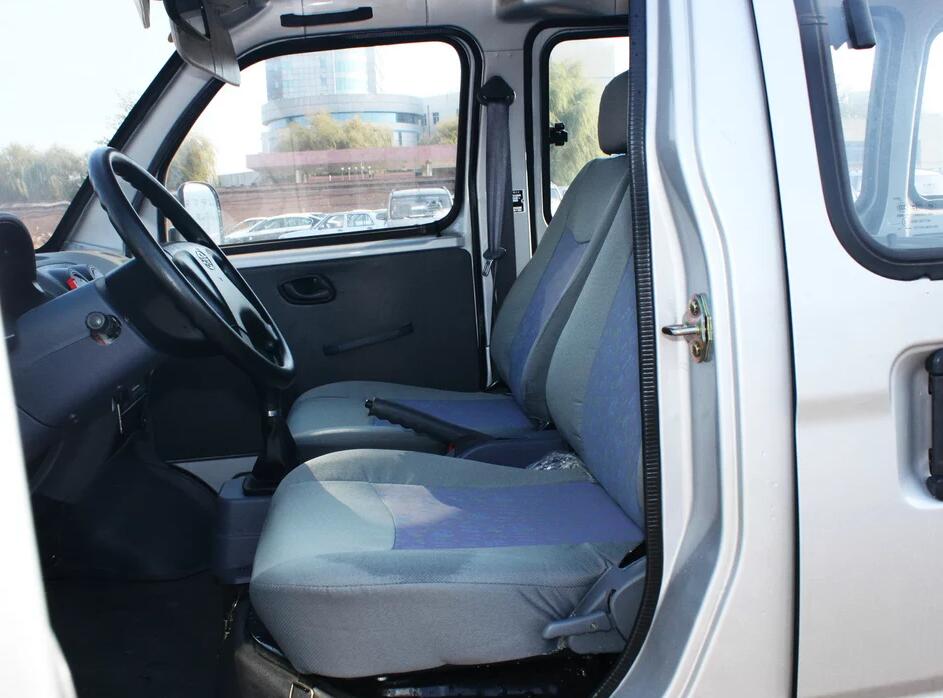 一汽吉林-佳宝v52,外观设计很大气,给人一种豪华感