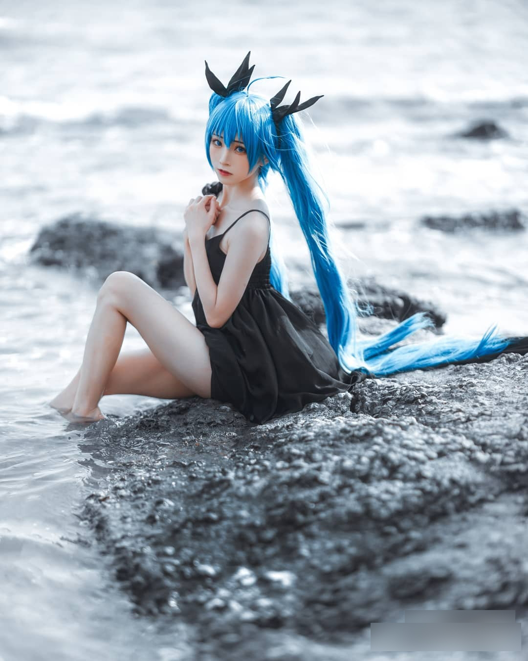 两位萌妹子cos的虚拟人气偶像"初音未来"!非常可爱的作品!