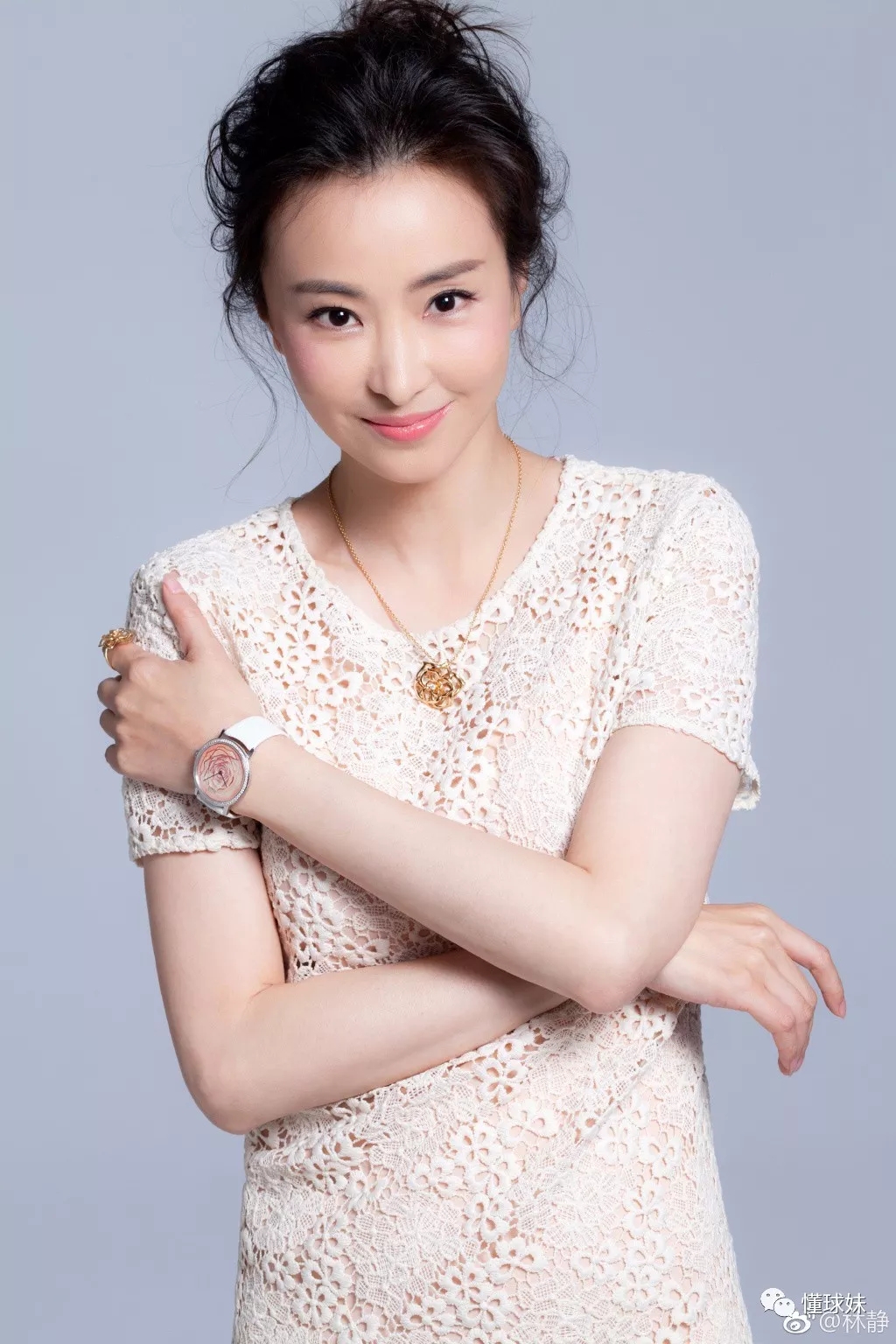 长着一张瓜子脸,一双大眼睛的女演员林静外型上颇有古典气质,年纪轻轻
