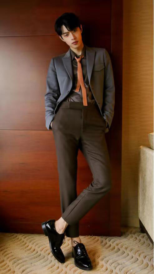 小福利来了,八位娱乐圈长腿男神,吴亦凡最抢风头