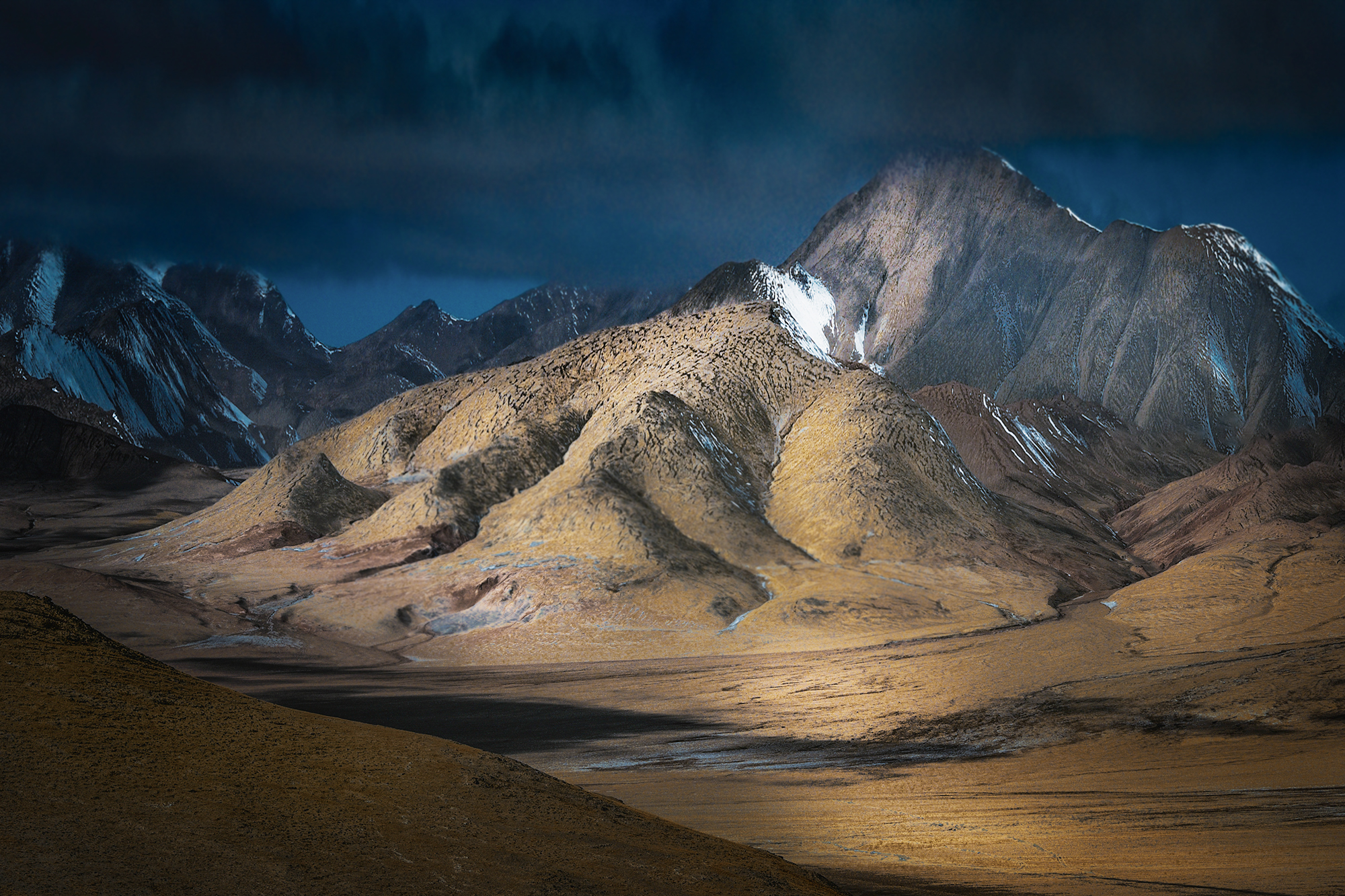 神秘的昆仑山,夜幕已降临,5000米之上的昆仑山夜晚是怎样的呢?