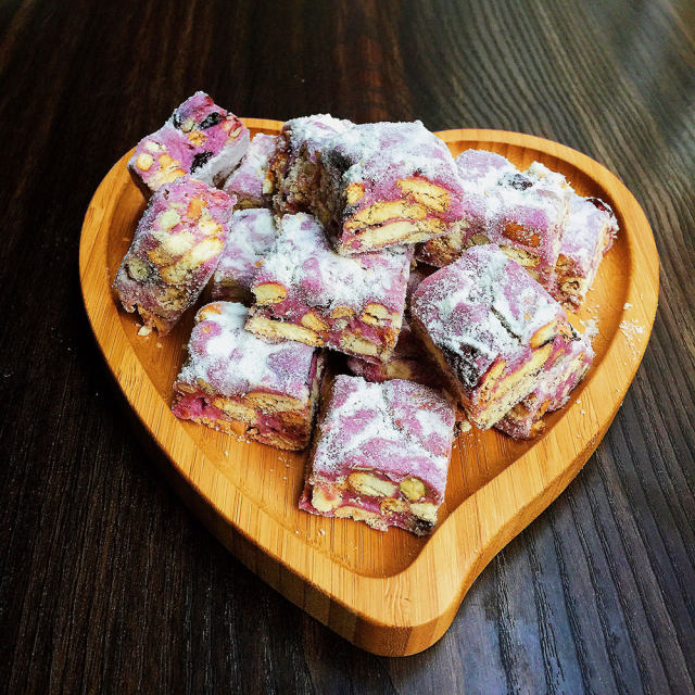 紫薯雪花酥,又软又酥,方法超级的简单,两分钟就能学会