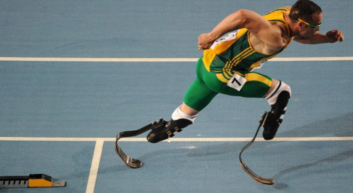 罗木诺体育说:穿左腿假肢的瘫痪性运动员比右腿截肢运动员的慢