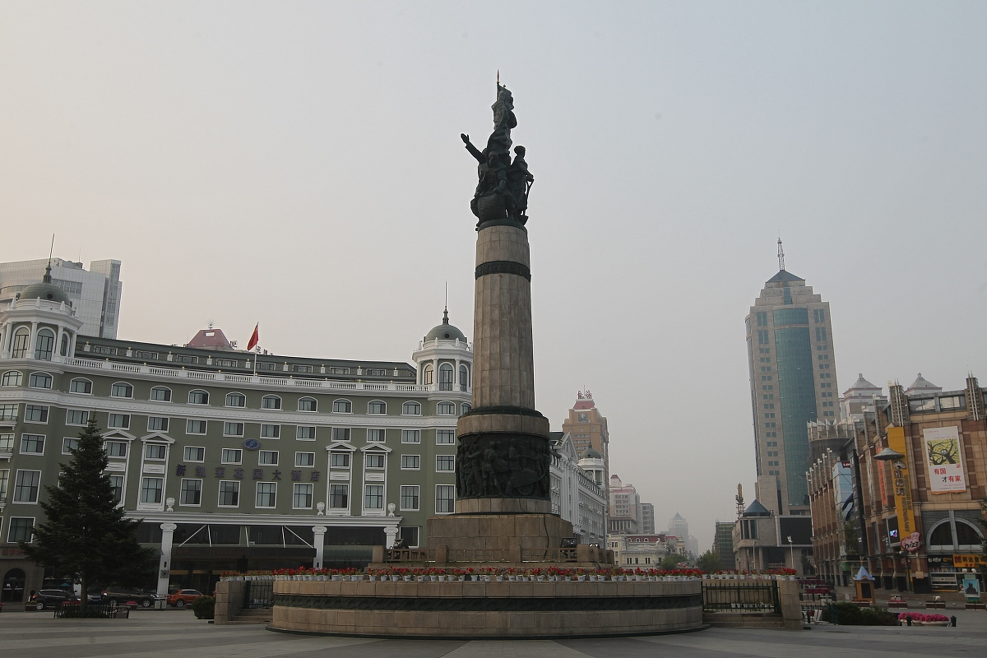 今天到哈尔滨中央大街走一趟,不仅能够欣赏到独具特色的建筑风格,还能