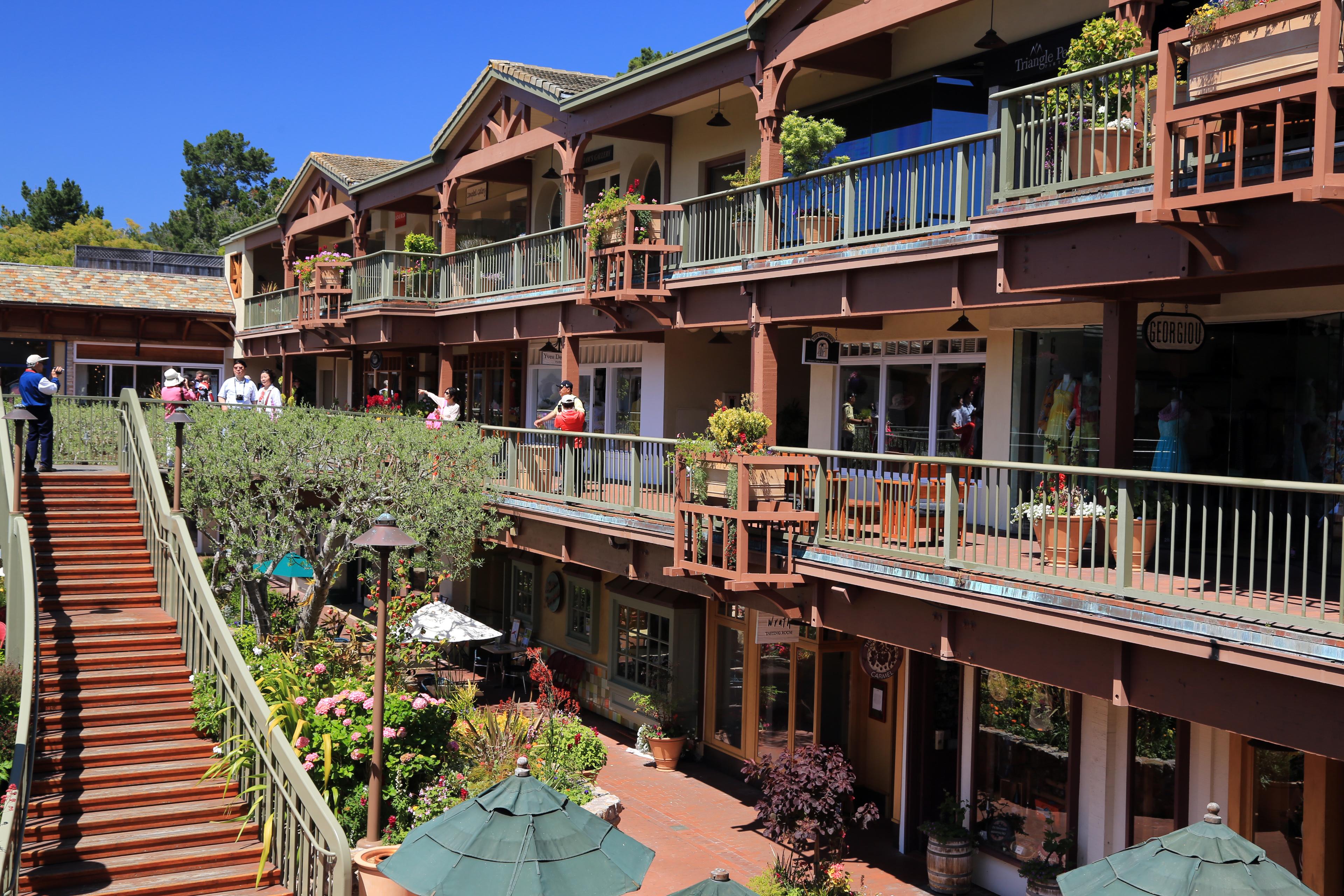 在美国有一个禁止穿高跟鞋的小镇,原因竟然是这样