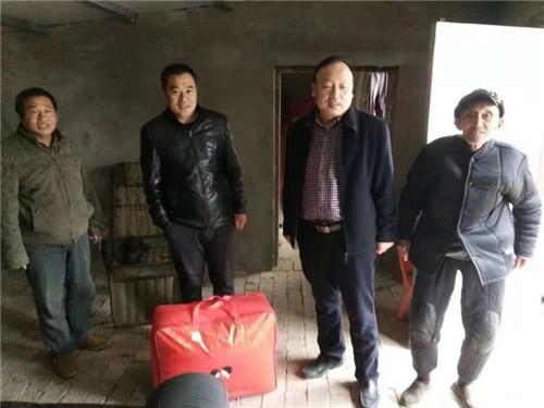 郸城县国土局长杨玉民带队扶贫送温暖