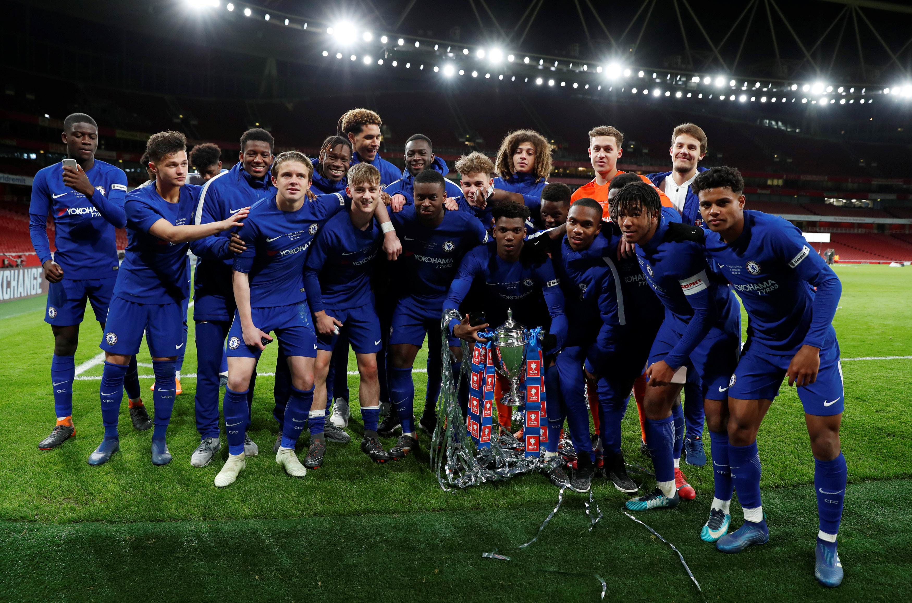 足球——英青年足总杯:切尔西夺冠(14)