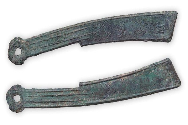 老农带"破刀"鉴宝,称有人花200万要买走,专家:站稳我报价!