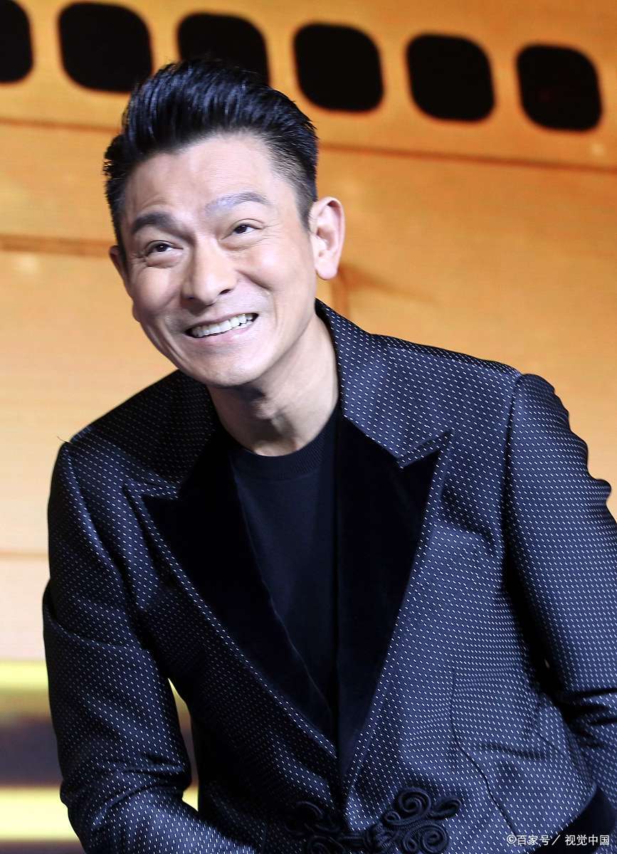 天王巨星刘德华曾经把四川一家名叫"刘德华板鸭"的店铺告上法庭,快70