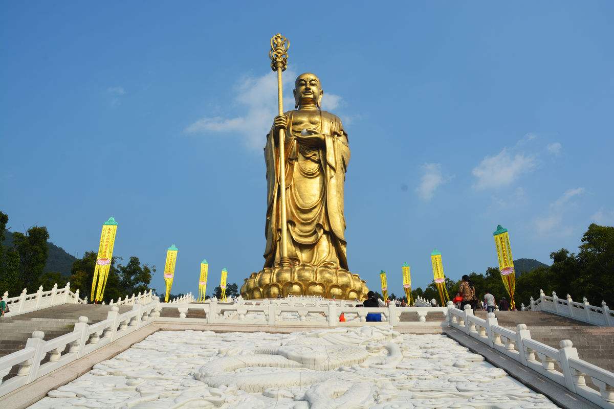 九华山地藏圣象景区有八十八米高的地藏王菩萨圣象,到九华山向地藏