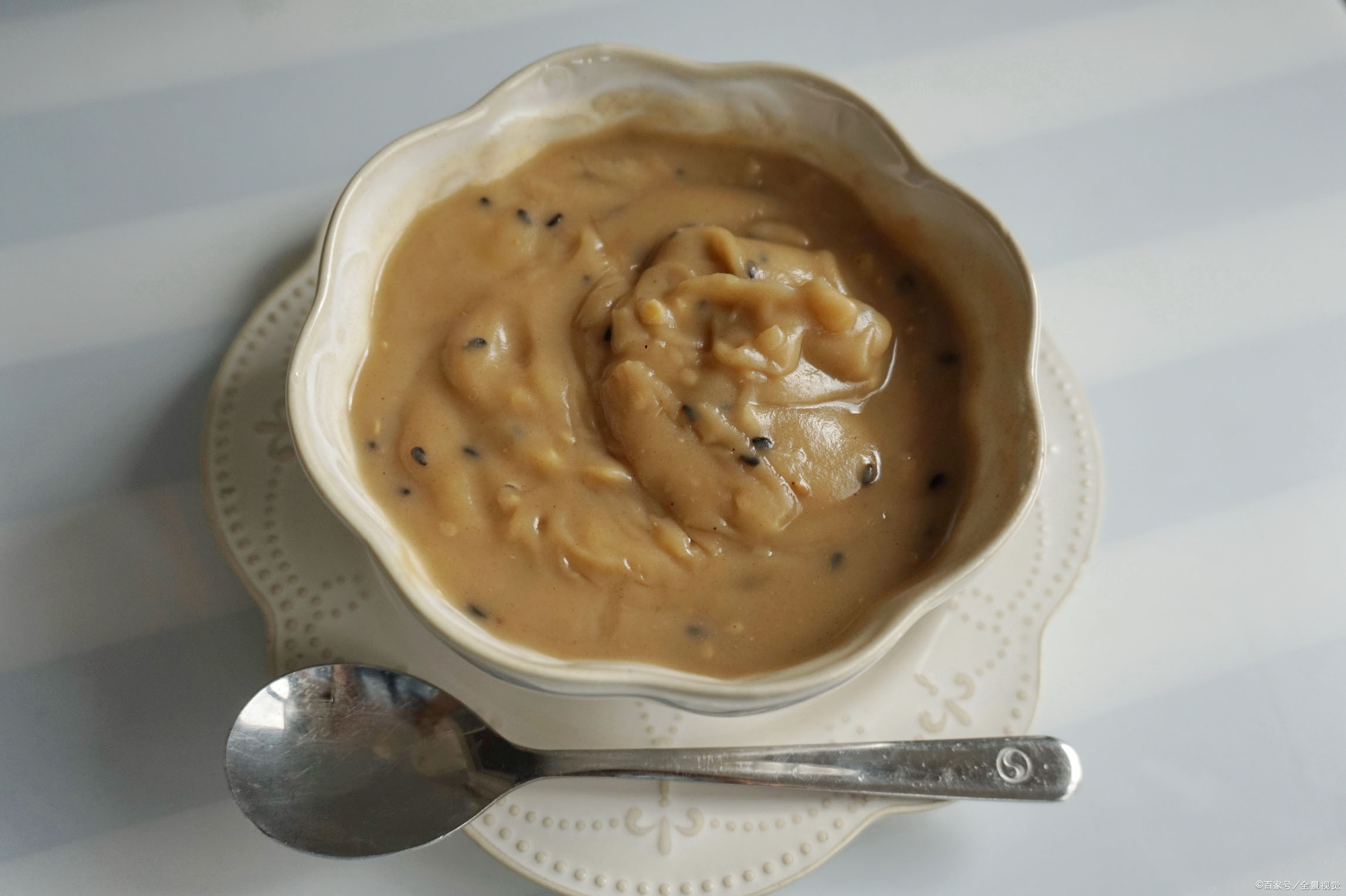 油面茶这样做,锅里炒一炒,用水简单一冲,上桌老公孩子抢着吃