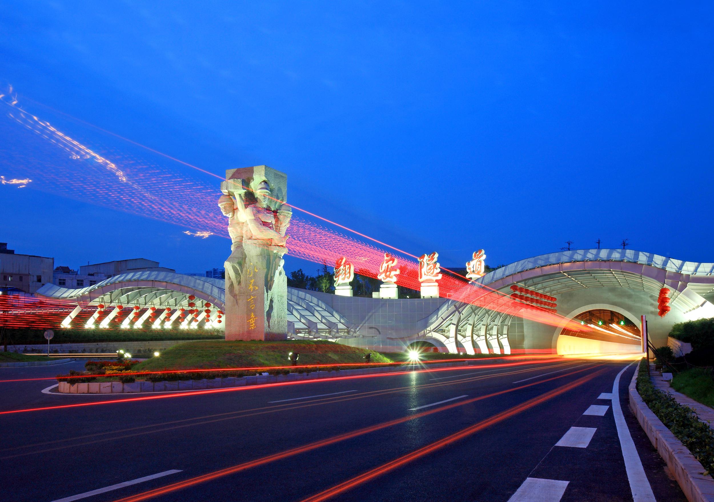 国内最无奈的两个省会,城市名仅一字之差,状态却大不相同!