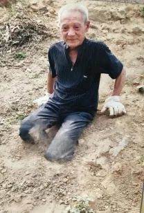 致敬无腿老人马三小18年爬出荒山绿