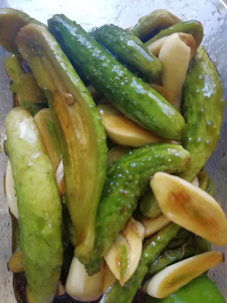 教大家自制腌黄瓜,泡上三天就好,脆嫩爽口!