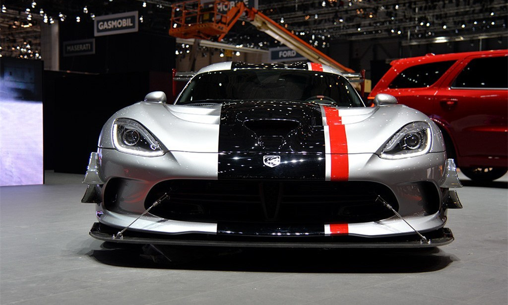 道奇蝰蛇acr,液晶仪表,v10发动机,645马力,813牛米