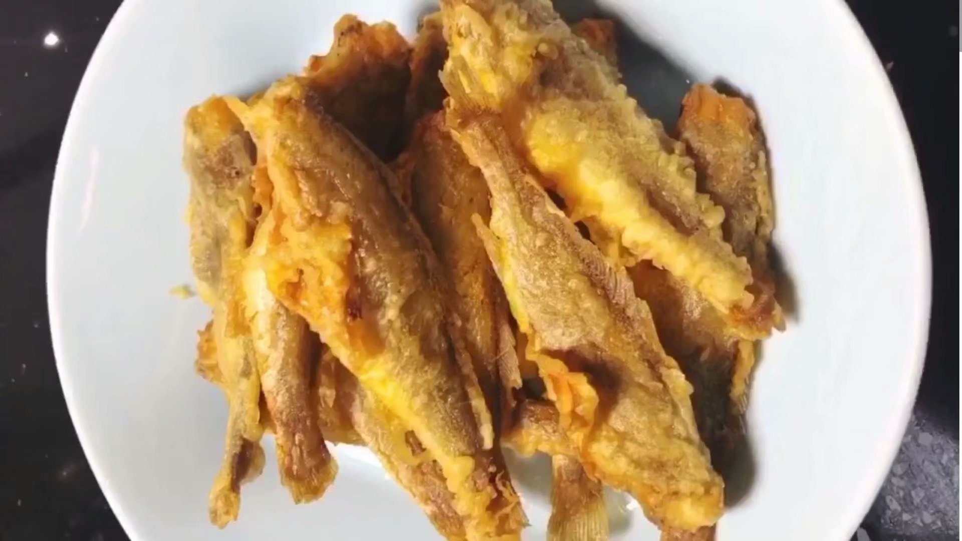 炸小黄鱼别只会加面粉,厨师长透露:多加2样,小黄鱼香酥不腥