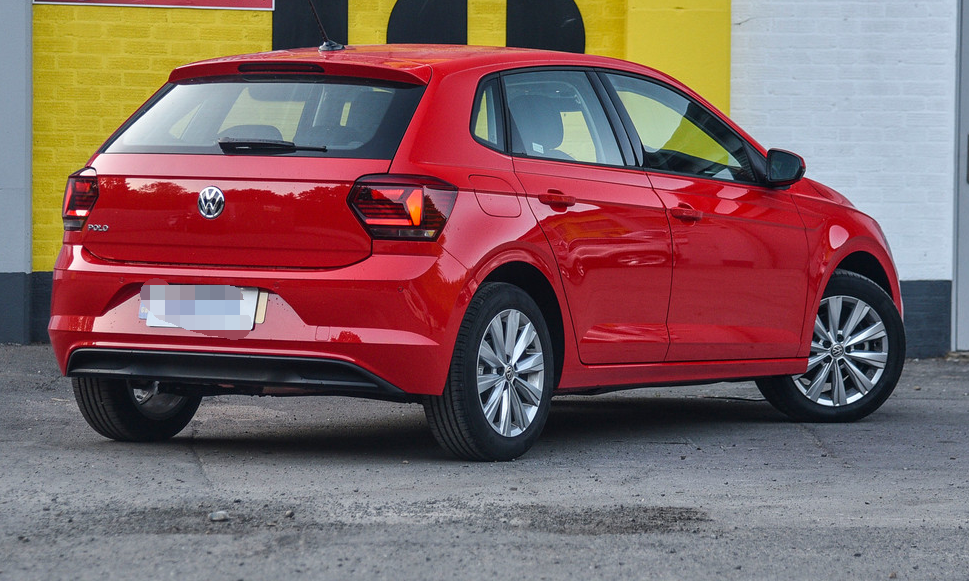 外观非常漂亮个人十分喜欢这辆车,它的外形设计非常经典,十分符合老婆