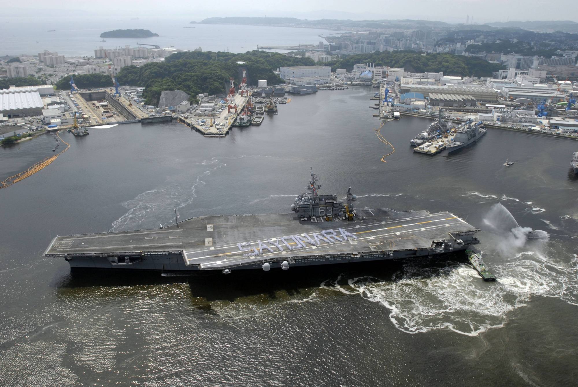 西方一改常态!中国造水泥航母作用曝光,海外国家纷纷效仿