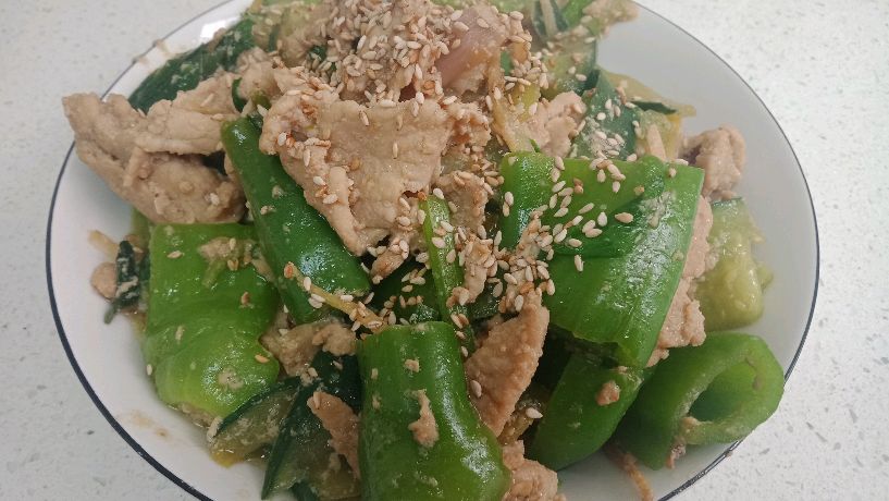 青瓜肉片的家常做法,青瓜脆爽,肉片滑嫩,简单易学,好吃不贵