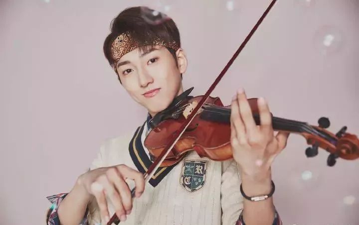 队长林敏生一口广普则给歌曲增添了一点诙谐的情趣