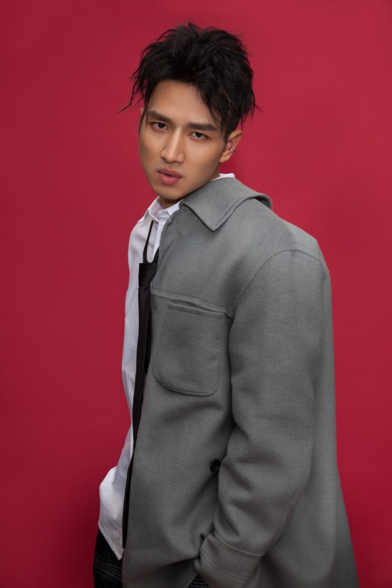 叶沛暖冬写真曝光 深情优雅尽显熟男魅力