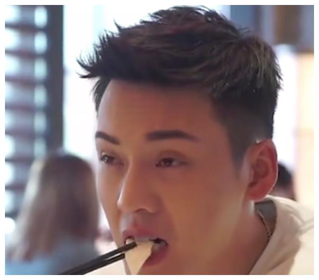 4月发文:和陈伟霆吃饭千万别说话,看看这些经历