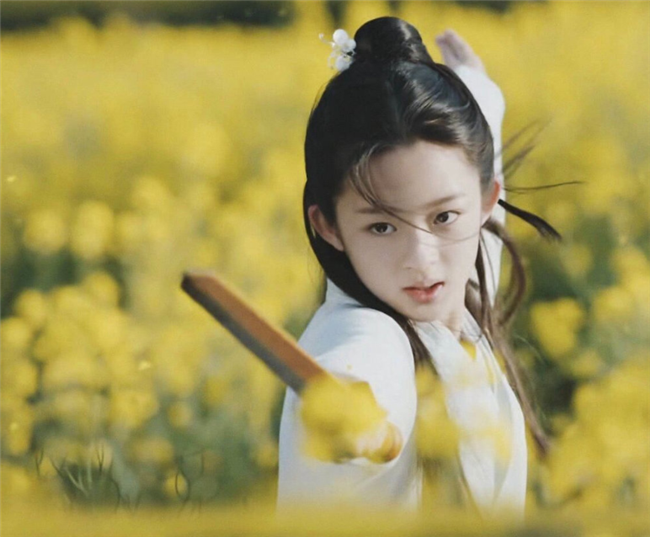 "小楚乔"小小年纪就被杨幂签约,颜值不输小千代,网友:好眼光