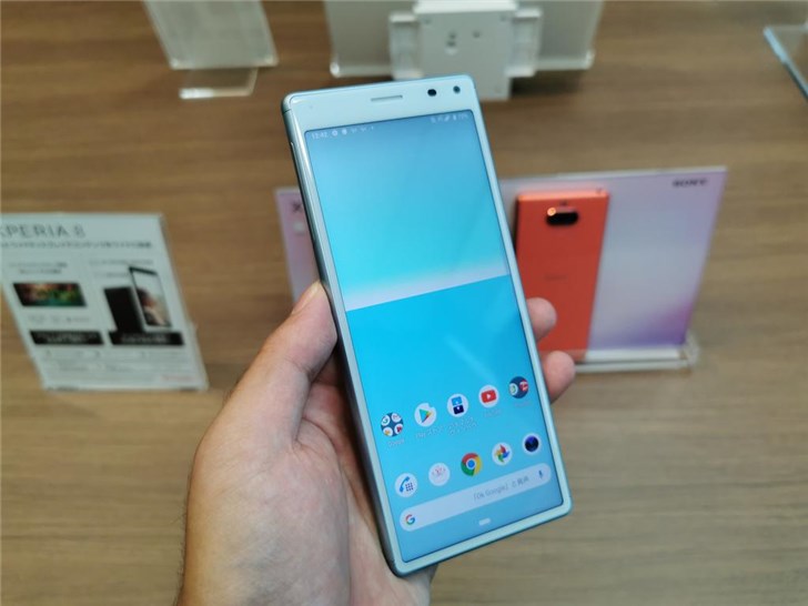 索尼xperia 8真机实拍图:黑白橘青四种配色